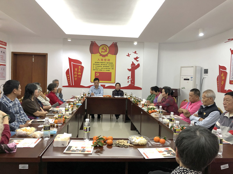 2020年退休人员座谈会2_副本.jpg